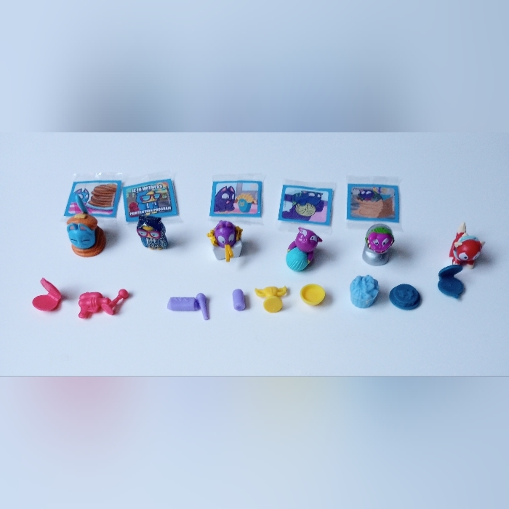 | 20 piece| Lost kitties toys collectables 6 kitties and accessories